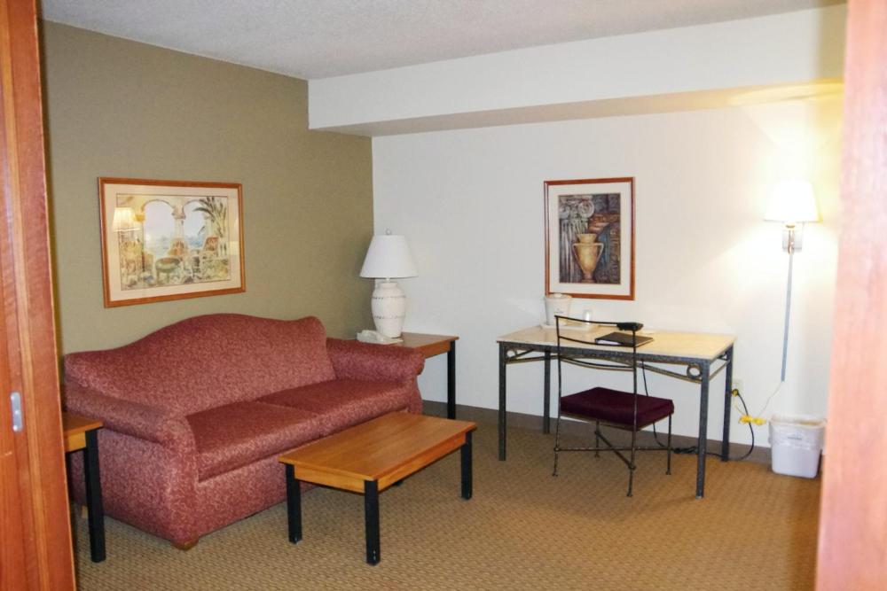 King Deluxe Studio Suite - Non-Smoking interior